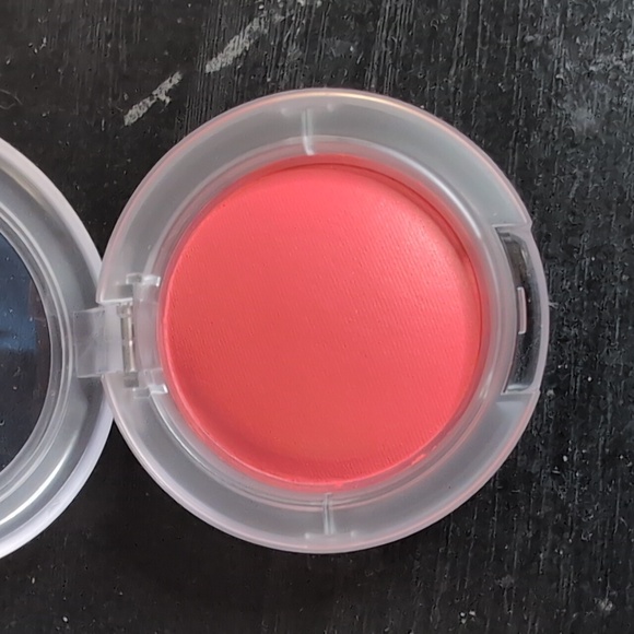 MAC Glow Play Cushiony Blush-Color: Heat Index- NIB - Picture 8 of 8